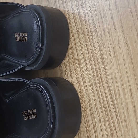 NWOT. MICHAEL Michael Kors Scarlett Chain Leather Loafer Mules - Picture 7 of 8